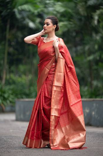 Classic Designer Saree Are Fine Saree Paired With Blouse.This Saree And Blouse Are Banarasi Silk Based Fabric With Heavy Wevon Designer Jari Rich Pallu Border. Buy This Pretty Saree Now.