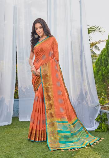 Looking This Designer Saree Are Fine Saree Paired With Contrasted Blouse.This Saree Are Banarasi Silk And Blouse Are Art Silk Based Fabric With Designer Weaving. Buy This Pretty Saree Now.