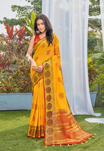 Looking This Designer Saree Are Fine Saree Paired With Contrasted Blouse.This Saree Are Banarasi Silk And Blouse Are Art Silk Based Fabric With Designer Weaving. Buy This Pretty Saree Now.