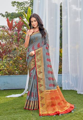 Looking This Designer Saree Are Fine Saree Paired With Contrasted Blouse.This Saree Are Banarasi Silk And Blouse Are Art Silk Based Fabric With Designer Weaving. Buy This Pretty Saree Now.