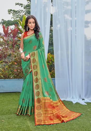 Looking This Designer Saree Are Fine Saree Paired With Contrasted Blouse.This Saree Are Banarasi Silk And Blouse Are Art Silk Based Fabric With Designer Weaving. Buy This Pretty Saree Now.