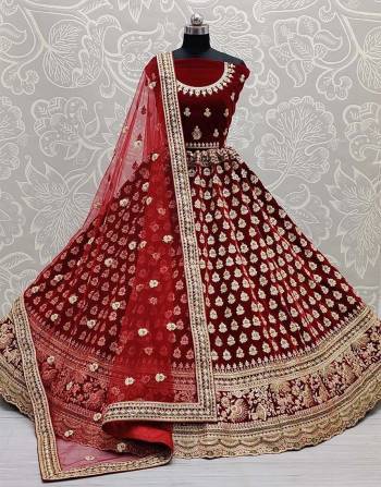 Look Attrective This Wedding Partywear Heavy Designer Lehenga Choli And Dupatta In Fine Color Fabricated On Velvet Beautified With Heavy Attractive Dori,Thread Embroidery,Diamond Work.Buy Now. 