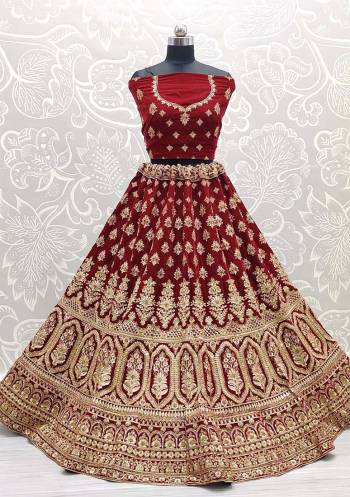 Look Attrective This Wedding Partywear Heavy Designer Lehenga Choli And Dupatta In Fine Color Fabricated On Velvet Beautified With Heavy Attractive Dori,Thread Embroidery,Diamond Work.Buy Now. 