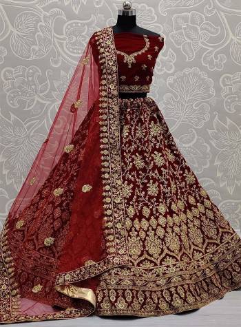 Attrective This Wedding Partywear Heavy Designer Lehenga Choli And Dupatta In Fine Color Fabricated On Velvet Beautified With Heavy Attractive Dori,Thread Embroidery,Diamond Work.Buy Now. 