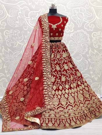 Attrective This Wedding Partywear Heavy Designer Lehenga Choli And Dupatta In Fine Color Fabricated On Velvet Beautified With Heavy Attractive Dori,Thread Embroidery,Diamond Work.Buy Now. 