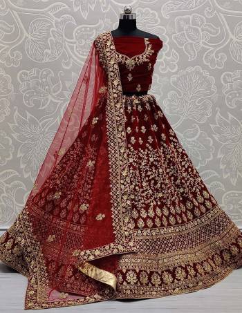 Attrective This Wedding Partywear Heavy Designer Lehenga Choli And Dupatta In Fine Color Fabricated On Velvet Beautified With Heavy Attractive Dori,Thread Embroidery,Diamond Work.Buy Now. 