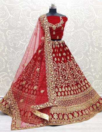 Attrective This Wedding Partywear Heavy Designer Lehenga Choli And Dupatta In Fine Color Fabricated On Velvet Beautified With Heavy Attractive Dori,Thread Embroidery,Diamond Work.Buy Now. 