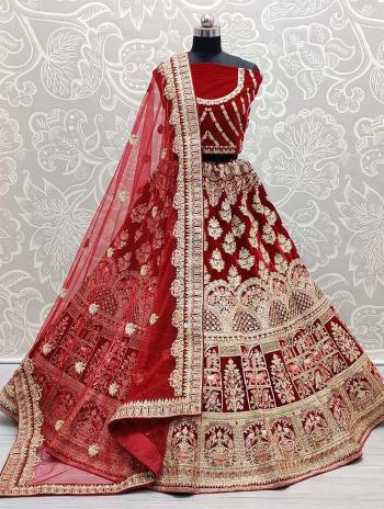 Attrective This Wedding Partywear Heavy Designer Lehenga Choli And Dupatta In Fine Color Fabricated On Velvet Beautified With Heavy Attractive Dori,Thread Embroidery,Diamond Work.Buy Now. 