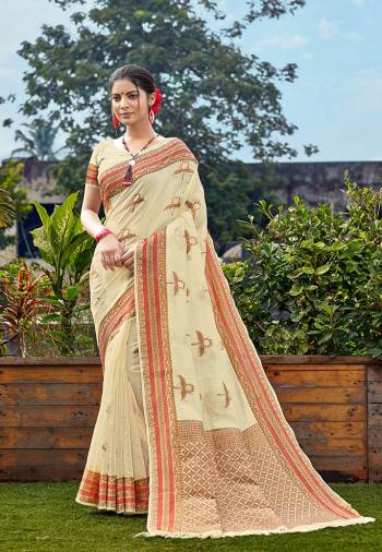 Looking This Designer Saree Are Fine Saree Paired With Blouse.This Saree Are Banarasi Silk And Blouse Are Art Silk Based Fabric With Designer Weaving. Buy This Pretty Saree Now.