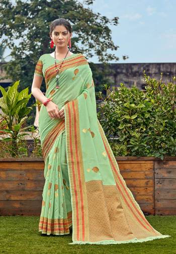 Looking This Designer Saree Are Fine Saree Paired With Blouse.This Saree Are Banarasi Silk And Blouse Are Art Silk Based Fabric With Designer Weaving. Buy This Pretty Saree Now.