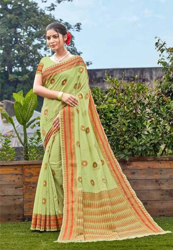 Looking This Designer Saree Are Fine Saree Paired With Blouse.This Saree Are Banarasi Silk And Blouse Are Art Silk Based Fabric With Designer Weaving. Buy This Pretty Saree Now.