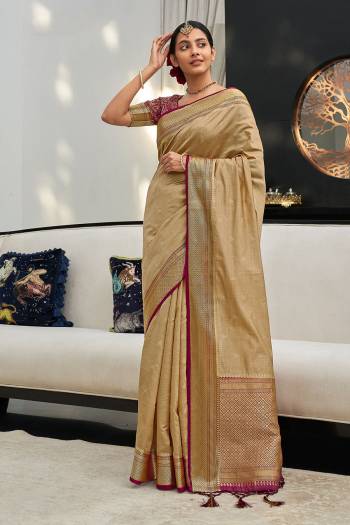 Looking This Designer Traditional Saree Are Fine Saree Paired With Blouse.This Saree And Blouse Are Silk Based Fabric With Wevon Jari Designer. Buy This Pretty Saree Now.