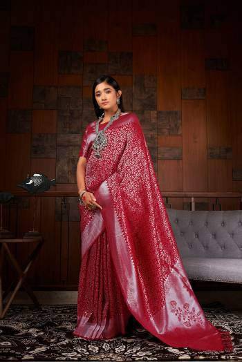 Garb This Traditional Saree Are Fine Saree Paired With Blouse.This Saree And Blouse Are Raw Silk Based Fabric With Heavy Weaving Designer Work. Buy This Pretty Saree Now.