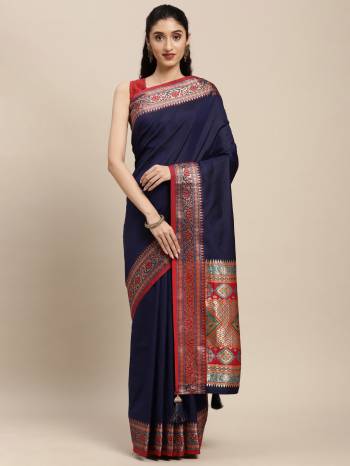 Grab This Traditional Look Beautiull Saree Come Silk Fabricated Saree And Pair With Lovely Colors Blouse