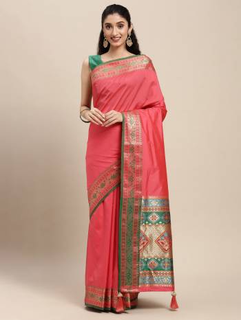 Grab This Traditional Look Beautiull Saree Come Silk Fabricated Saree And Pair With Lovely Colors Blouse