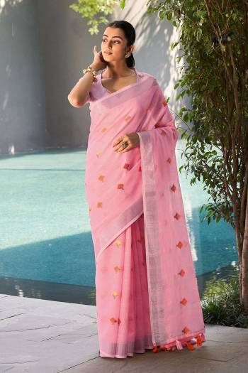 Celebrate your special day in this Lovely Colored Saree.This Saree Fabricated On Linen Comes With Linen Blouse.Buy These Prrtty Saree Now