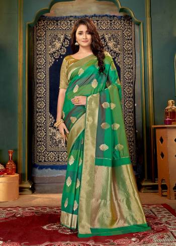 Look Pretty In This Beautifull Saree In Lovely Color Paired With Golden Colored Blouse. This Saree And Blouse Are Fabricated On Banarasi Silk. Buy This Saree Now