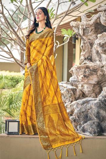 Looking This Designer Tassle Saree Are Fine Saree Paired With Blouse.This Saree And Blouse Are Organza Based Fabric With Wevon Rich Pallu Designer. Buy This Pretty Saree Now.