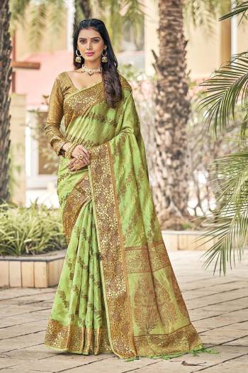 Looking This Designer Tassle Saree Are Fine Saree Paired With Blouse.This Saree And Blouse Are Organza Based Fabric With Wevon Rich Pallu Designer. Buy This Pretty Saree Now.