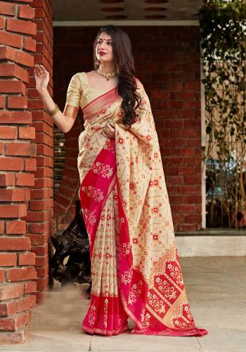 Looking This Traditional Partywear Saree Are Fine Saree Paired With Blouse.This Saree And Blouse Are Banarasi Soft Silk Fabric With Designer Jari Weaving Work. Buy This Pretty Saree Now.