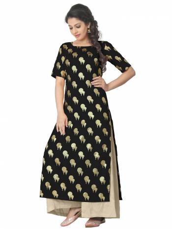 Attrective This Readymade Long Kurti In Fine Color Fabricated On Crepe Beautified With Designer Foil Printed. It Is Light In Weight And Easy To Carry All Day Long. 