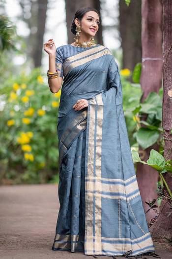 Garb This Tassle Saree Paired With Blouse.This Saree And Blouse Are Kashmir Cotton Silk Based Fabric With Wevon Self Designer Work. Buy This Pretty Saree Now.