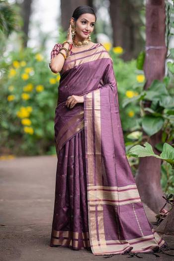 Garb This Tassle Saree Paired With Blouse.This Saree And Blouse Are Kashmir Cotton Silk Based Fabric With Wevon Self Designer Work. Buy This Pretty Saree Now.