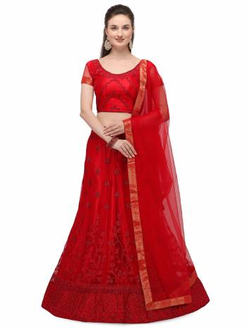 Attrective This Partywear Heavy Designer Lehenga Choli And Dupatta In Fine Color Fabricated On Net Beautified With Heavy Attractive Jari Embroidery Work.Buy Now. 