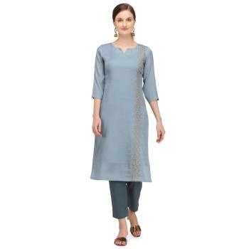 Garb This Good Looking Readymade Long Kurti In Fine Color. Kurti Are Poly Viscose Fabricated Beautified With Designer Hand Designer Work. It Is Light In Weight And Easy To Carry All Day Long. 