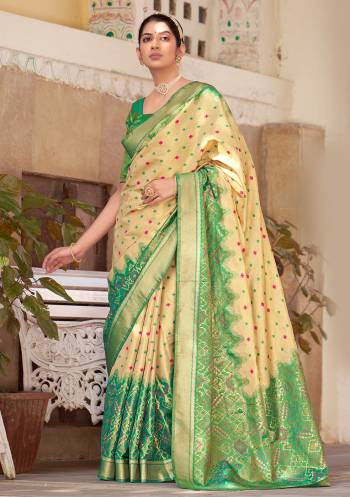 Attrective This Wedding Partywear Stylist Designer Fine Colour Saree Paired With Blouse.This Saree And Blouse Are Kanjivaram Silk Fabric With Heavy Designer Wevon Work. Buy This Pretty Saree Now.