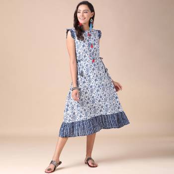 Attrective This Looking Readymade Long Kurti In Fine Color. This Kurti Are Cotton Fabricated Beautified With Designer Printed. It Is Light In Weight And Easy To Carry All Day Long. 