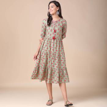 Attrective This Looking Readymade Long Kurti In Fine Color. This Kurti Are Cotton Fabricated Beautified With Designer Printed. It Is Light In Weight And Easy To Carry All Day Long. 