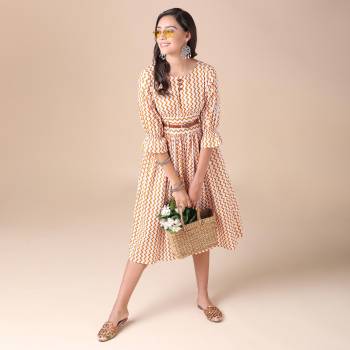 Attrective This Looking Readymade Long Kurti In Fine Color. This Kurti Are Cotton Fabricated Beautified With Designer Printed. It Is Light In Weight And Easy To Carry All Day Long. 