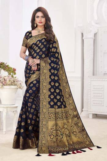 Garb This Partywear Saree Paired With Blouse.This Saree And Blouse Are Soft Silk Based Fabric With Wevon Designer Rich Pallu Meenakari. Buy This Pretty Saree Now.