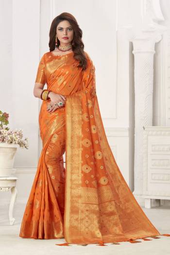 Garb This Partywear Saree Paired With Blouse.This Saree And Blouse Are Soft Silk Based Fabric With Wevon Designer Rich Pallu Meenakari. Buy This Pretty Saree Now.