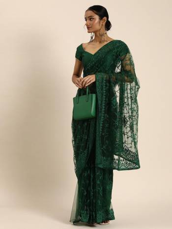 Garb This Partywear Stylist Designer Fine Colour Saree Paired With Blouse.This Saree Are Net And Blouse Are Art Silk Fabric With Heavy Designer Embroidery Work. Buy This Pretty Saree Now.