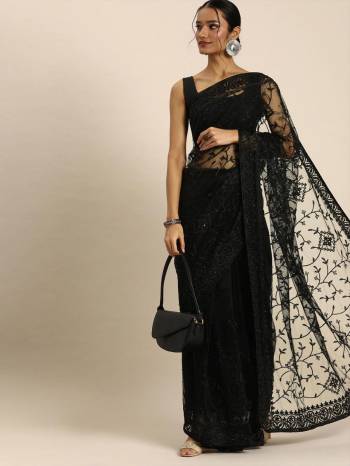 Garb This Partywear Stylist Designer Fine Colour Saree Paired With Blouse.This Saree Are Net And Blouse Are Art Silk Fabric With Heavy Designer Embroidery Work. Buy This Pretty Saree Now.