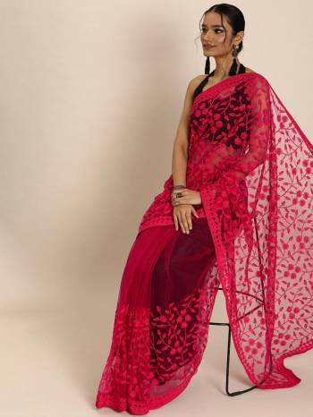 Garb This Partywear Stylist Designer Fine Colour Saree Paired With Blouse.This Saree Are Net And Blouse Are Art Silk Fabric With Heavy Designer Embroidery Work. Buy This Pretty Saree Now.