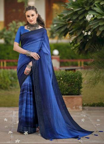 Garb This Partywear Saree Are Fine Light Color Paired With Blouse.This Saree Are Cotton Cotton And Blouse Are Art Silk Based Fabric With Weaving Border Designer With Abstract Printed. Buy This Pretty Saree Now.