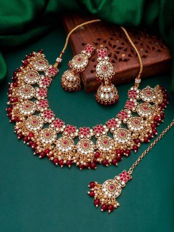 Attrective Look To Your Personality By Pairing Up This Beautiful Necklace With Your Ethnic Attire. This Pretty Set Is In Fine Color Beautified With Stone And Pearl With Kundan Work. Buy Now.