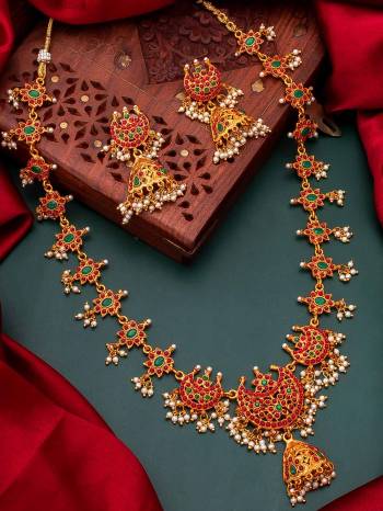 Attrective Look To Your Personality By Pairing Up This Beautiful Necklace With Your Ethnic Attire. This Pretty Set Is In Fine Color Beautified With Stone And Pearl Temple Work. Buy Now.