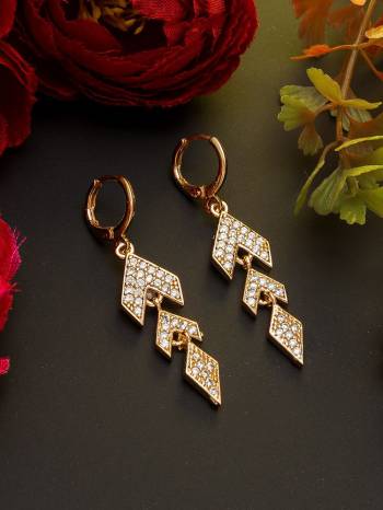 Attrective Look To Your Personality By Pairing Up This Beautiful Earring With Your Ethnic Attire. This Pretty Set Is In Fine Color Beautified With American Diamond Work. Buy Now.