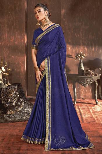 This Designer Saree Are Fine Saree Paired With Blouse.This Saree And Blouse Are Vichitra Silk Based Fabric With Designer Corner Swarovshki Butta With Lace Border. Buy This Pretty Saree Now.