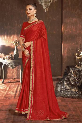 This Designer Saree Are Fine Saree Paired With Blouse.This Saree And Blouse Are Vichitra Silk Based Fabric With Designer Corner Swarovshki Butta With Lace Border. Buy This Pretty Saree Now.