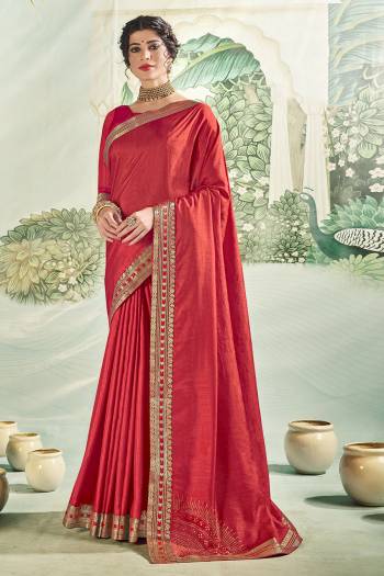 Look This Designer Saree Are Fine Saree Paired With Blouse.This Saree And Blouse Are Vichitra Silk Based Fabric With Designer Corner Swarovshki Butta With Lace Border. Buy This Pretty Saree Now.