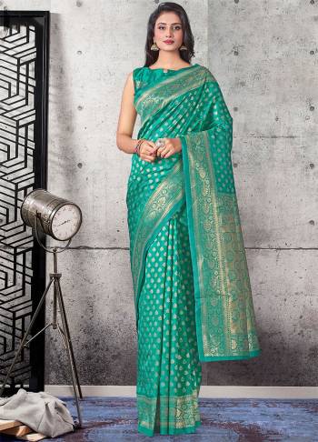 Garb This Traditional Saree Paired With Blouse.This Saree And Blouse Are Lichi Silk Based Fabric With Wevon Self Jari Designer Work. Buy This Pretty Saree Now.