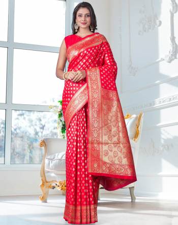 Garb This Traditional Saree Paired With Blouse.This Saree And Blouse Are Lichi Silk Based Fabric With Wevon Self Jari Designer Work. Buy This Pretty Saree Now.