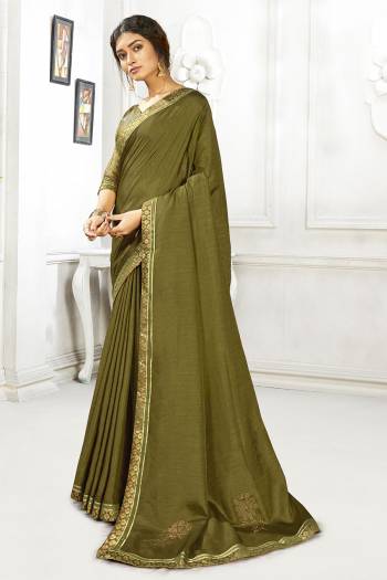 Looking This Designer Fine Color Saree Paired With Blouse.This Saree Are Vichitra Silk And Blouse Are Art Silk Fabric With Designer Swarovski Work. Buy This Pretty Saree Now.