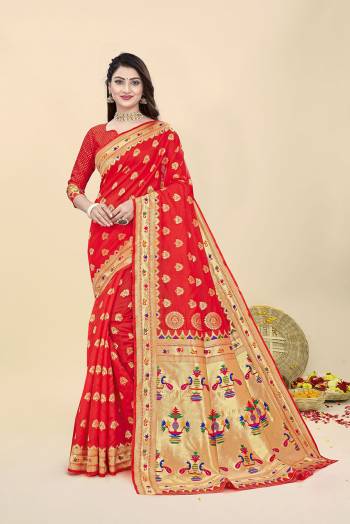 Stylist This Partywear Designer Fine Colour Saree Paired With Blouse.This Saree And Blouse Are Banarasi Silk Fabric With Heavy Jacquad Wevon Jari Designer Work. Buy This Pretty Saree Now.