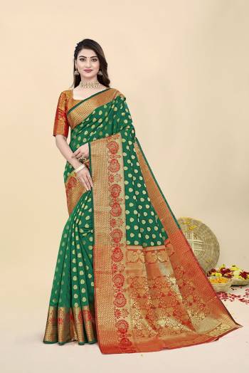 Stylist This Partywear Designer Fine Colour Saree Paired With Blouse.This Saree And Blouse Are Banarasi Silk Fabric With Heavy Jacquad Wevon Jari Designer Work. Buy This Pretty Saree Now.